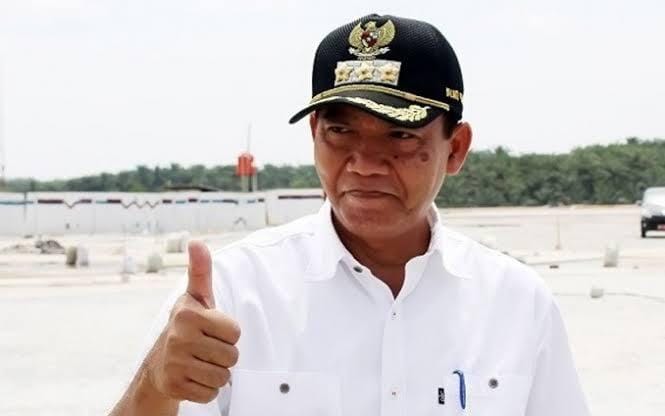 Walikota dianggap tak pernah mendengar pendapat ahli terkait solusi banjir di Kota Pekanbaru.